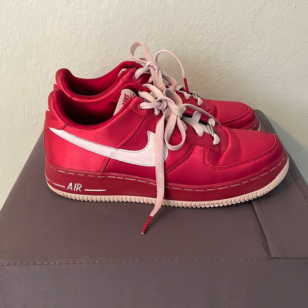 Nike Air Force 1 VALENTINES DAY size 7.5